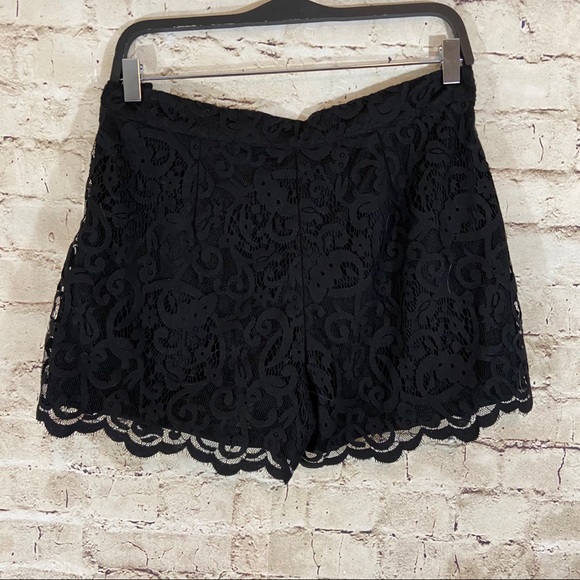 Black lace scallop H&M shorts size small - Picture 3 of 8